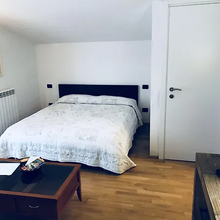 فندق مبيت وإفطار Sally's 3*