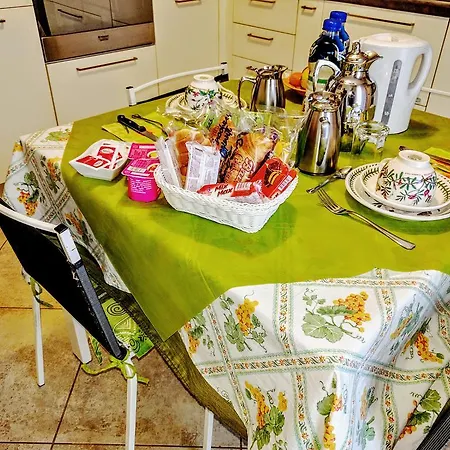 Sally's كارارا