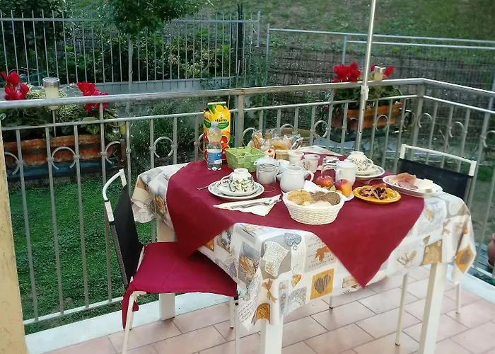 Sally's Bed and Breakfast Καρράρα