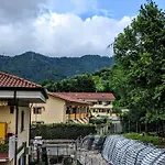 Sally's Panzió Carrara