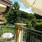 Sally's Panzió Carrara
