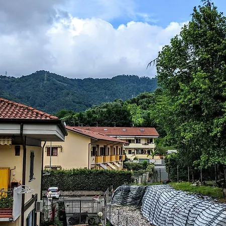 Sally's Bed & Breakfast Carrara