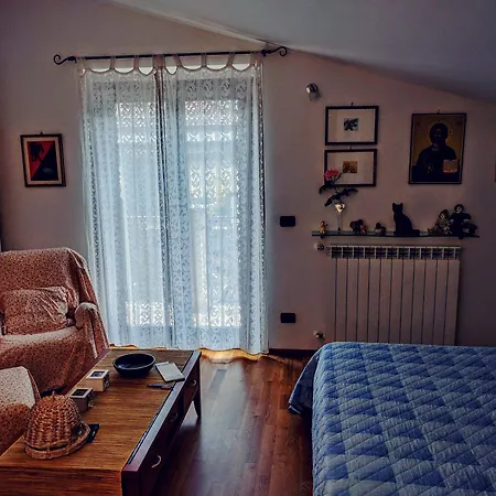 Sally's Bed & Breakfast Carrara