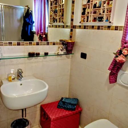 Sally's Bed & Breakfast Carrara