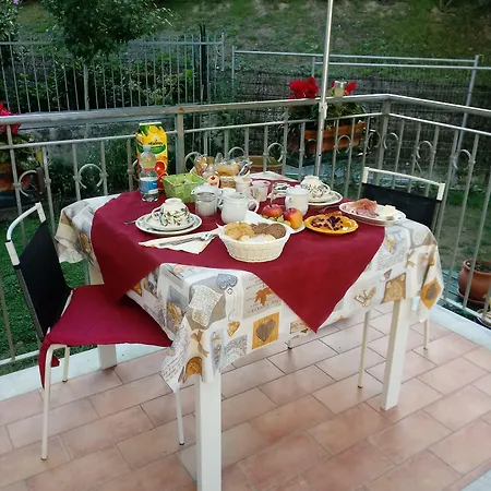 Sally's Bed & Breakfast Carrara