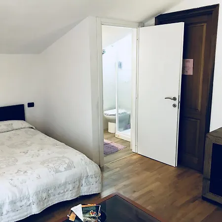 Sally's Bed & Breakfast 3*