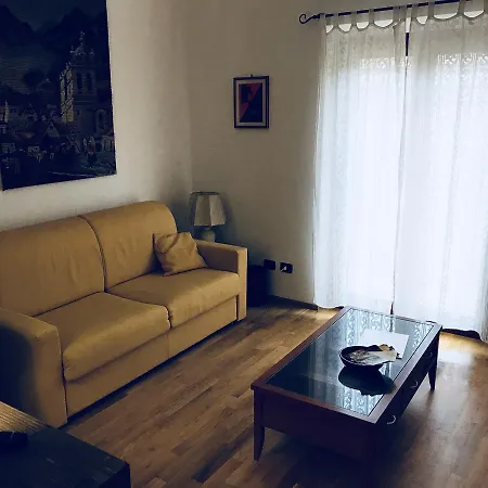 לינה וארוחת בוקר Sally's 3*